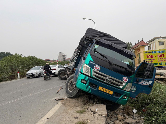 Vụ tai nạn liên hoàn may mắn không ghi nhận thương vong về người.