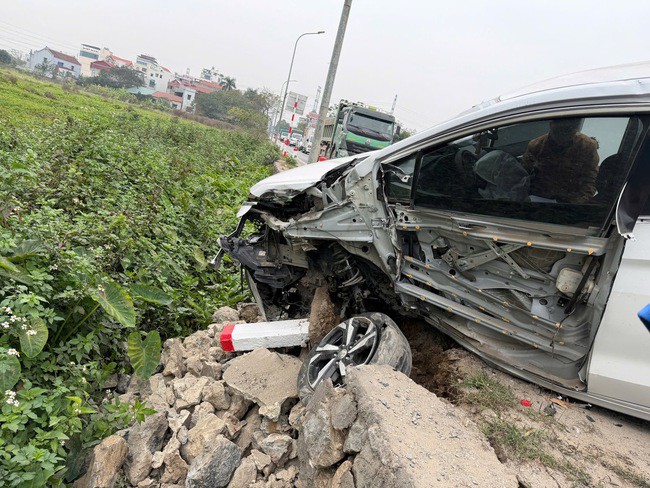 Một phương tiện biến dạng sau va chạm.