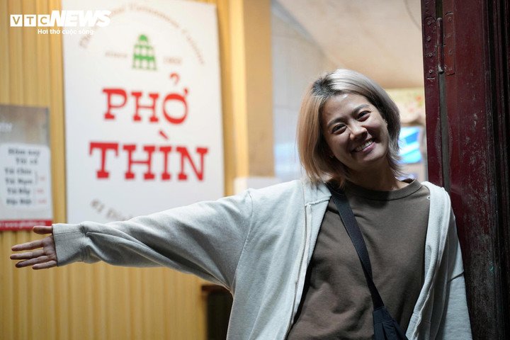 Với con cháu cụ Thìn, Phở Thìn Bờ Hồ không chỉ đơn thuần là một quán ăn, mà là nơi gắn bó với ký ức, công sức và những tháng năm mưu sinh bên Hồ Gươm.