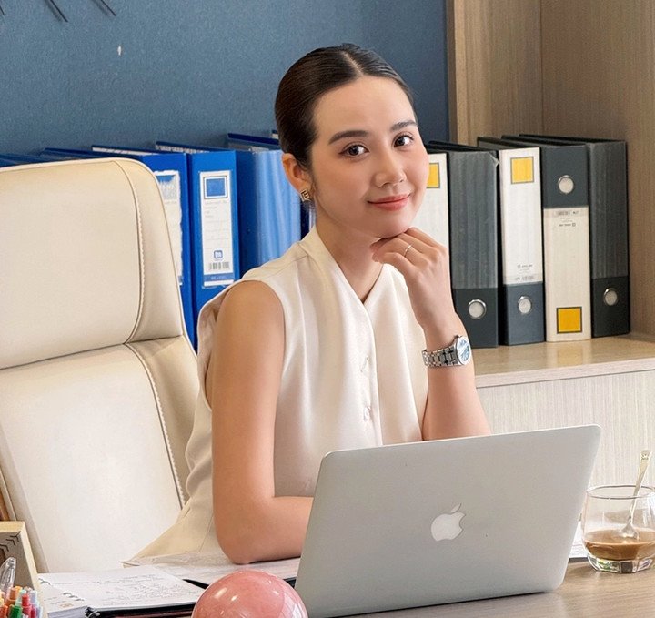 Vẻ gợi cảm ngoài đời của 'nữ tổng tài' đang gây sốt trên phim giờ vàng VTV - 1