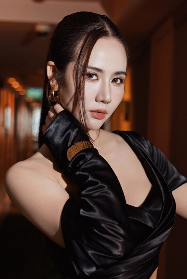 Vẻ gợi cảm ngoài đời của 'nữ tổng tài' đang gây sốt trên phim giờ vàng VTV - 9