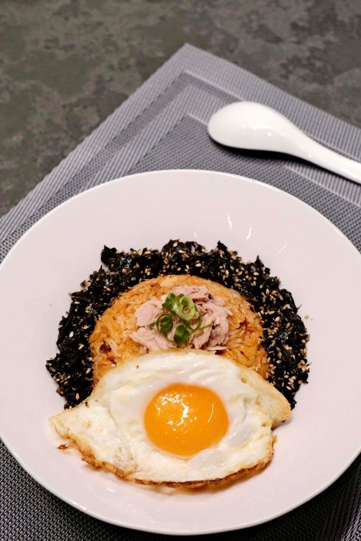 Món Carbonara và cơm chiên kim chi cá ngừ.