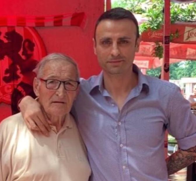 Bức ảnh cá nhân của Berbatov tưởng nhớ thầy Penev