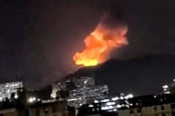 Nhiều tiếng nổ vang lên ở thủ đô Caracas; Tổng thống Mỹ Trump tuyên bố Tổng thống Venezuela Maduro bị bắt giữ