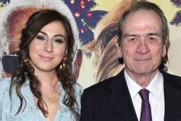 Con gái tài tử Tommy Lee Jones đột tử trong khách sạn