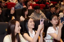 Rạp phim CGV ở Hà Nội xin lỗi