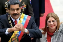 Tổng thống Venezuela Maduro và Phu nhân Cilia Flores bị bắt ngay tại phòng ngủ?