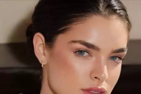 Hai hoa hậu vào top 100 gương mặt đẹp nhất thế giới