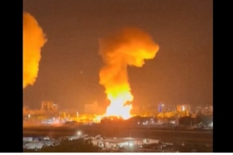 Video loạt vụ nổ rung chuyển thủ đô Venezuela khi trực thăng bay trên bầu trời