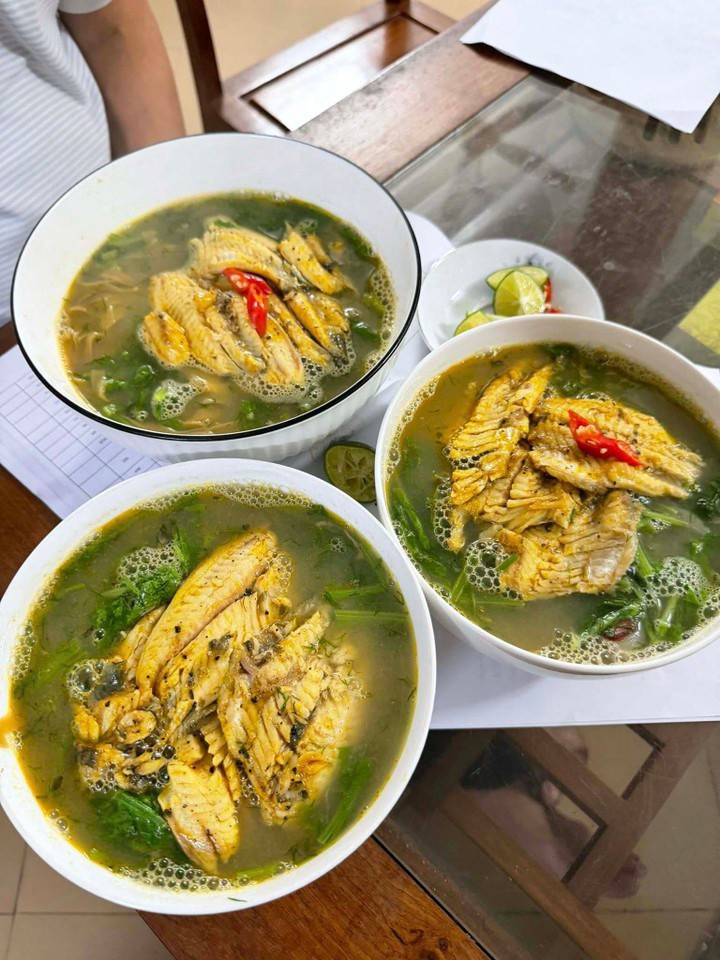 Món Carbonara, kimbap cá ngừ và bánh đa cá rô đồng.