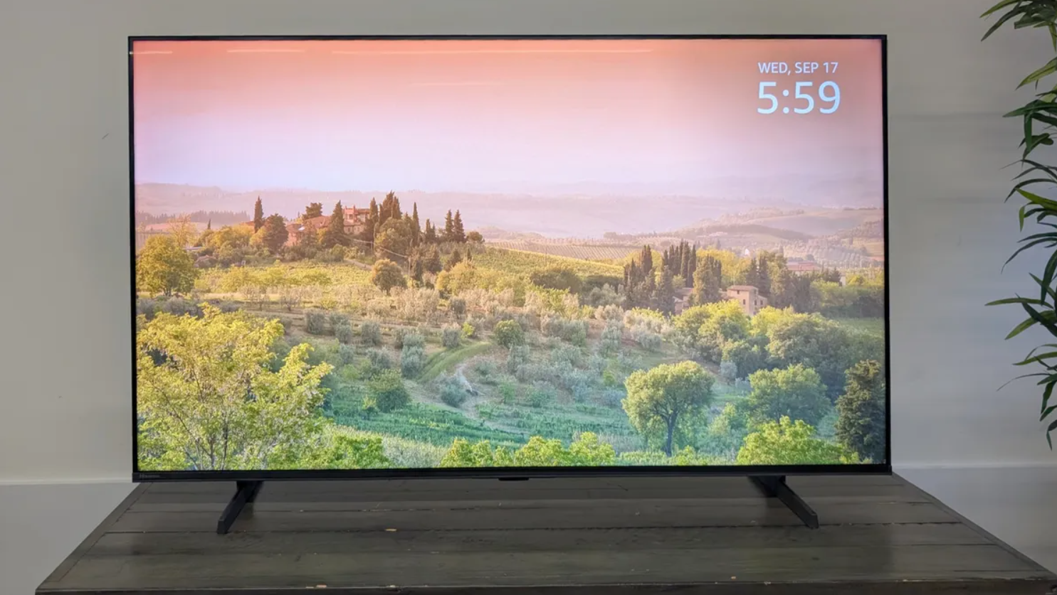 TV Hisense QD7QF sử dụng công nghệ đèn nền micro-LED.