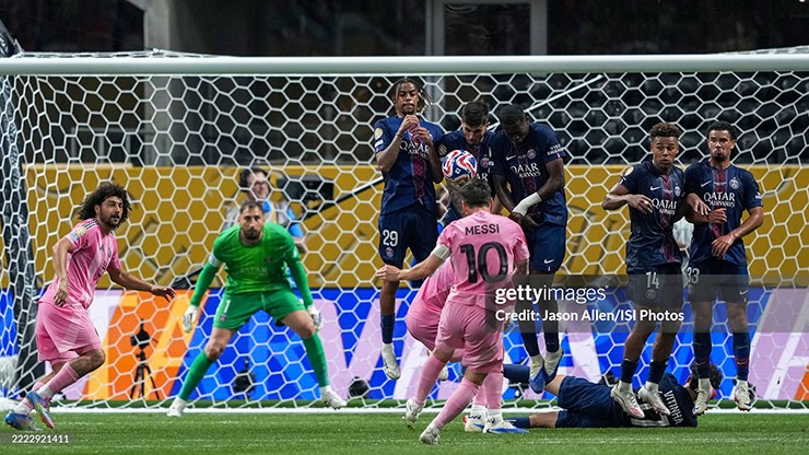 Những cú đá phạt đã trở thành “thương hiệu” gắn liền với tên tuổi Messi