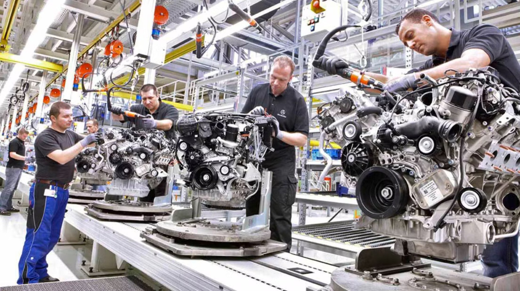 Hoạt động sản xuất động cơ ICE vẫn được duy trì.