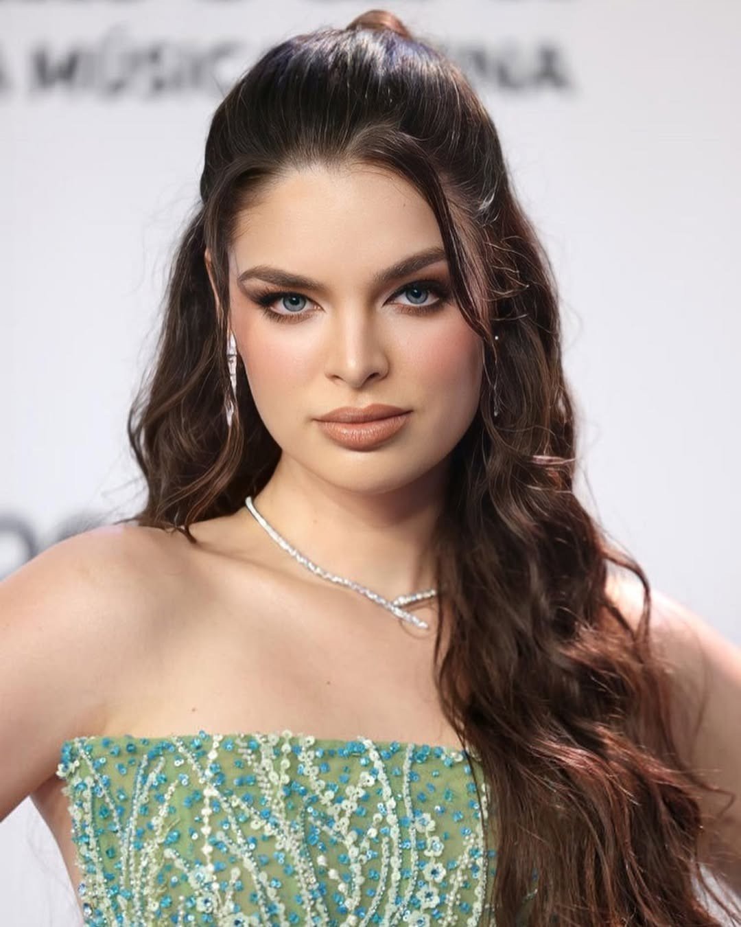 Hai hoa hậu vào top 100 gương mặt đẹp nhất thế giới - 21