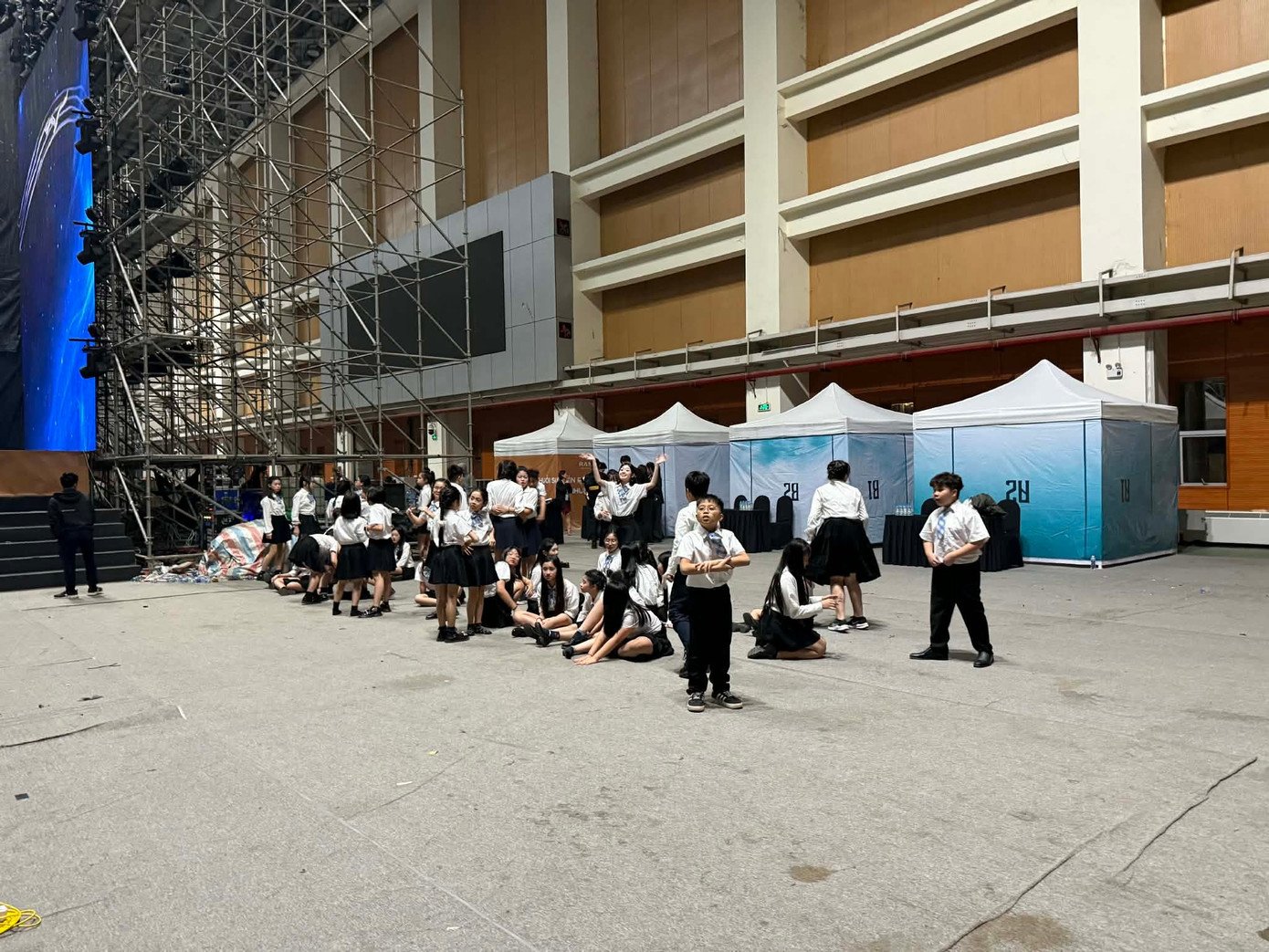 Show báo hủy khi khán giả đã đến địa điểm tổ chức khiến nhiều người ngỡ ngàng.