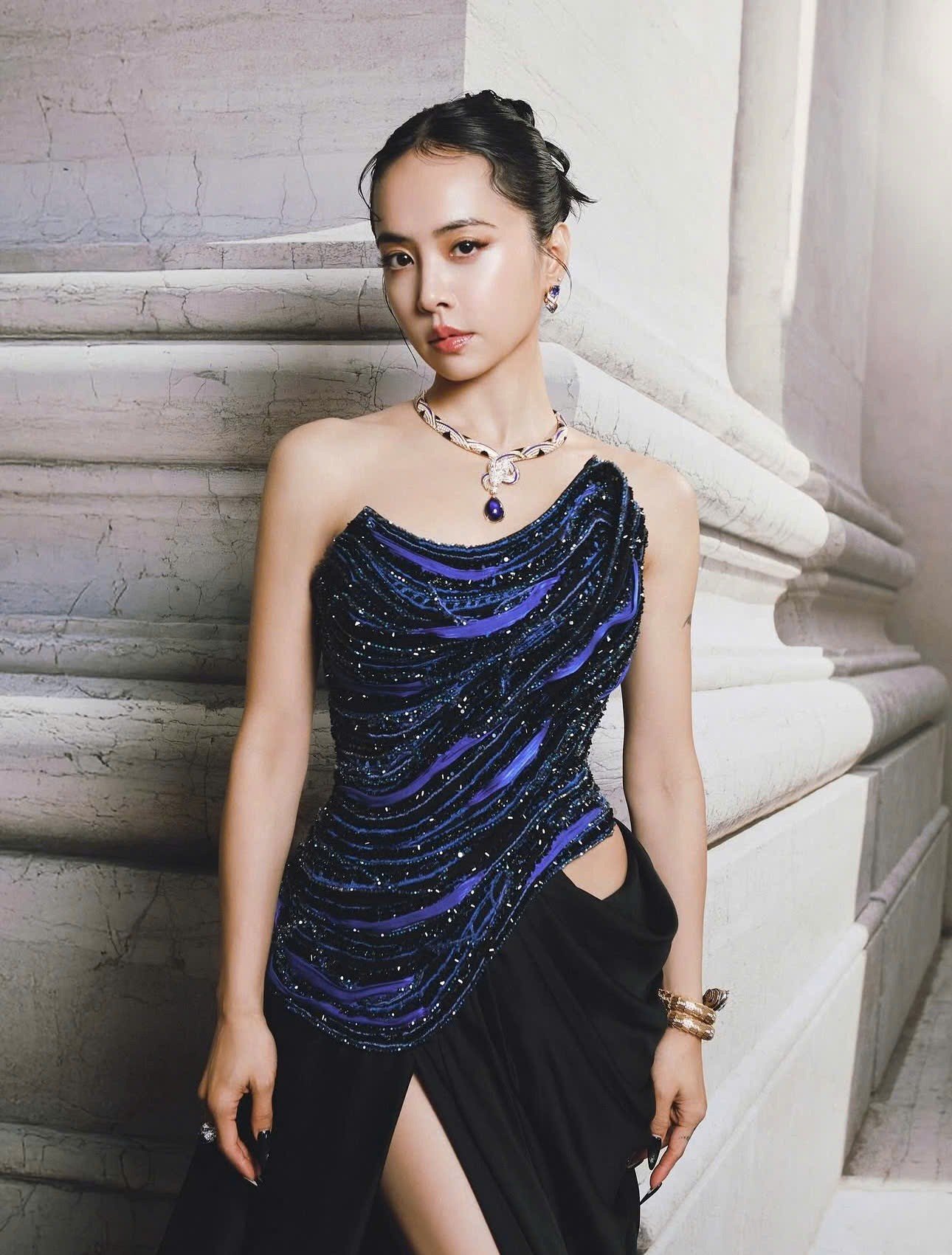 Chân dung nữ ca sĩ chi 760 tỷ đồng mang bò tót, mãng xà lên sân khấu - 8