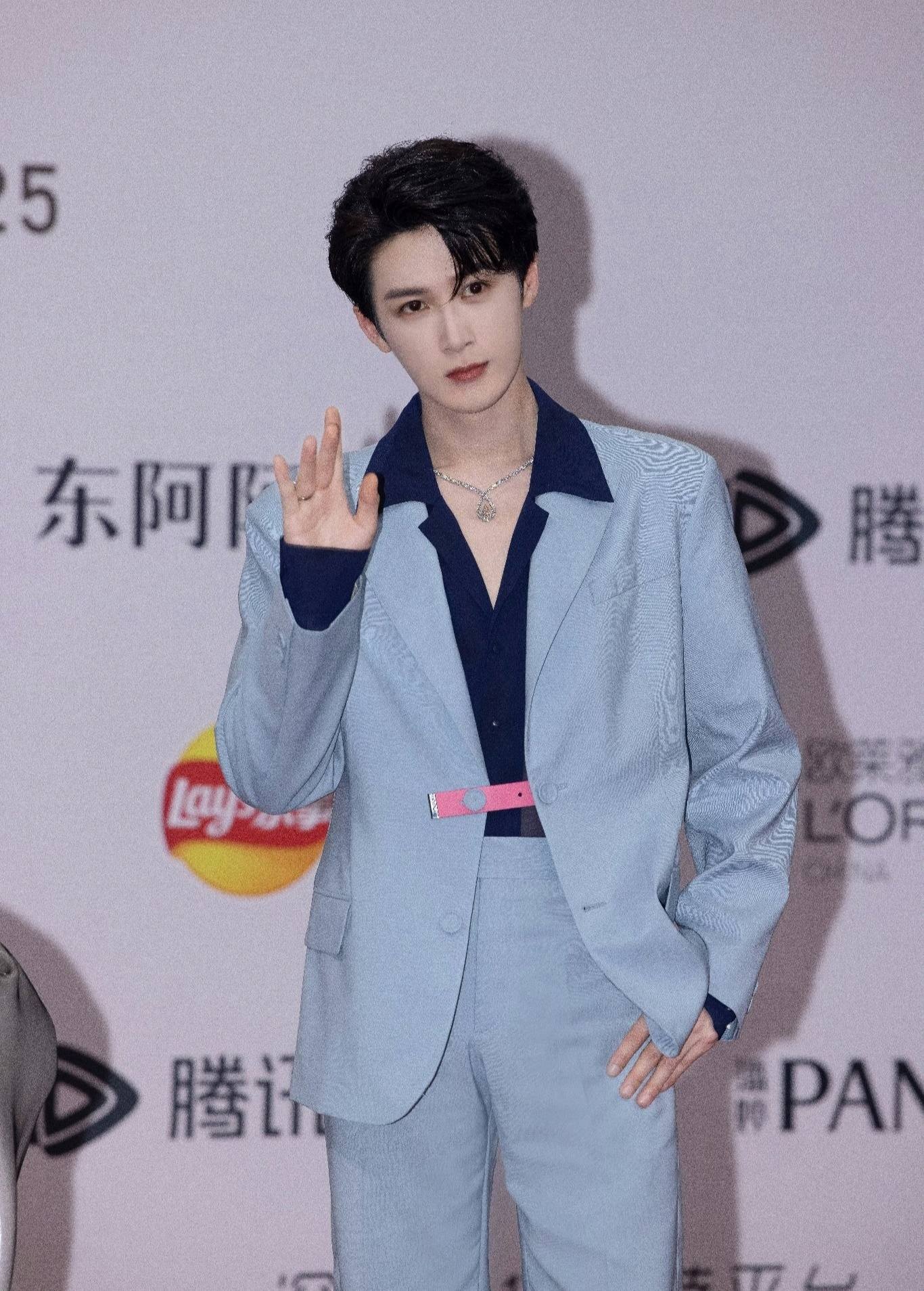 @iamroosie” đăng đàn "bóc phốt" đã quan hệ với nhiều sao nam gây chấn động showbiz Hoa ngữ.