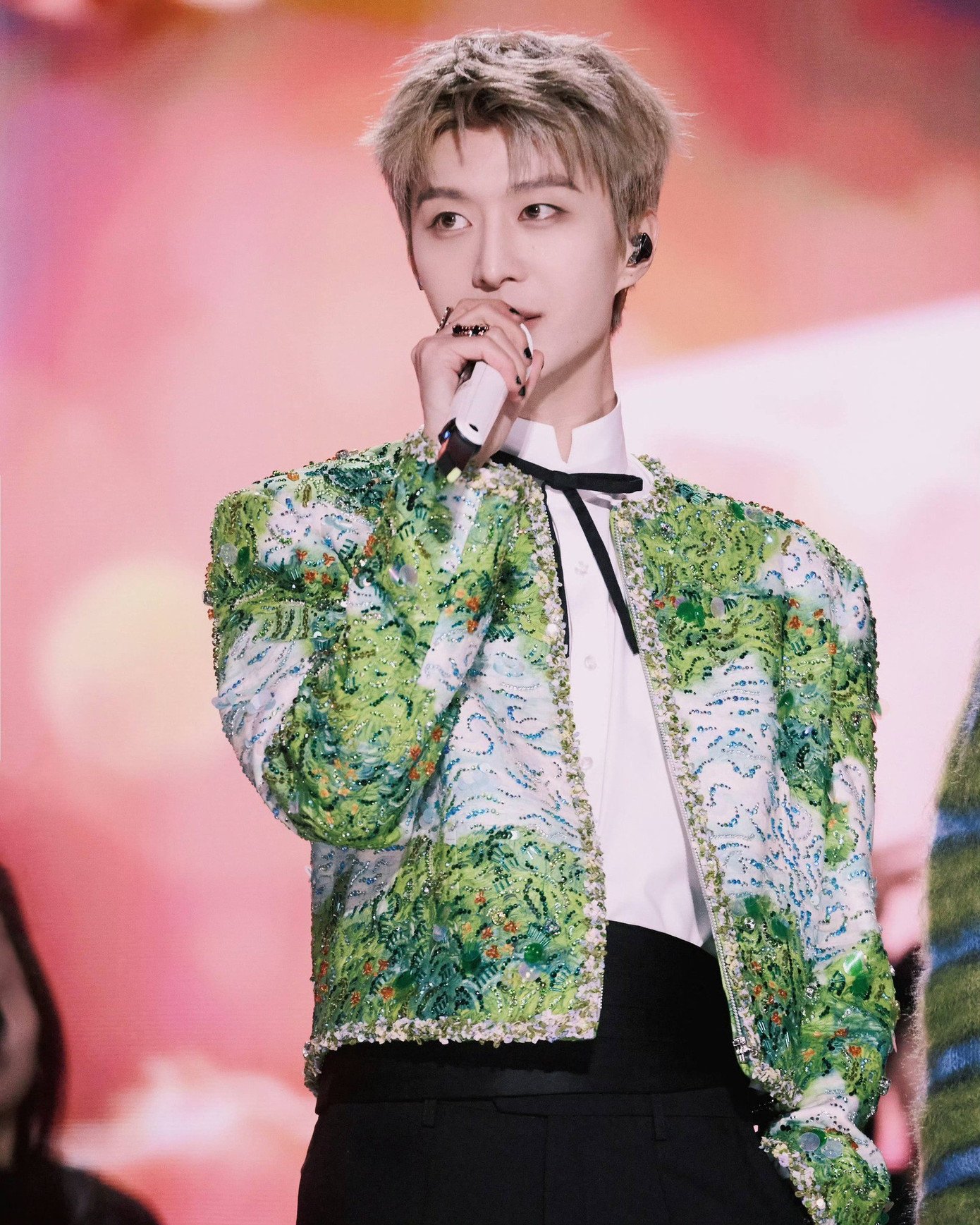 @iamroosie” đăng đàn "bóc phốt" đã quan hệ với nhiều sao nam gây chấn động showbiz Hoa ngữ.