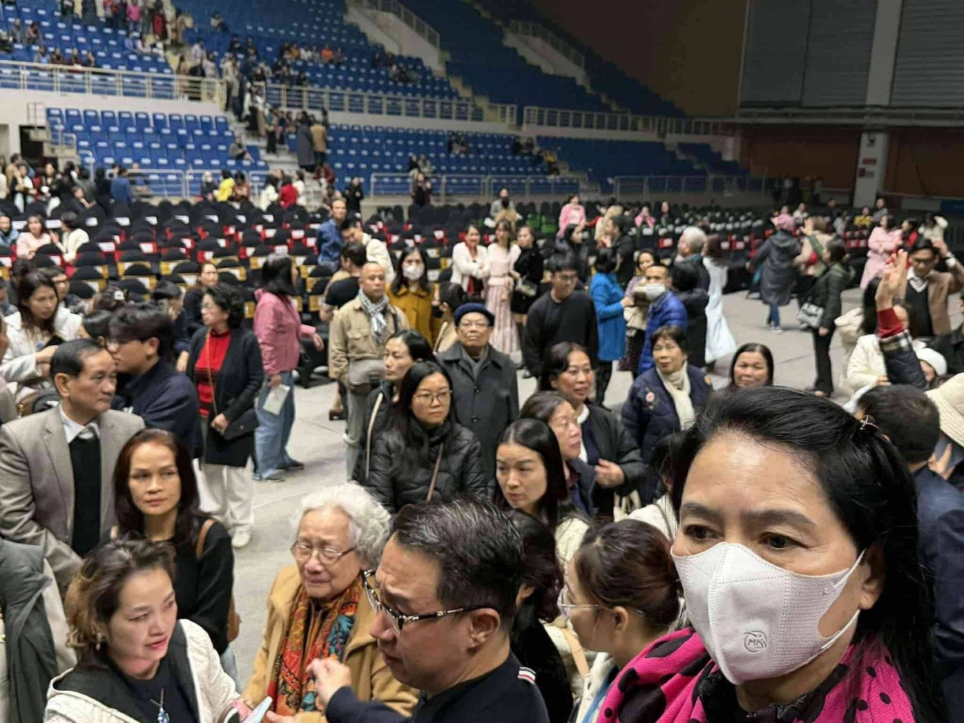 Show báo hủy khi khán giả đã đến địa điểm tổ chức khiến nhiều người ngỡ ngàng.