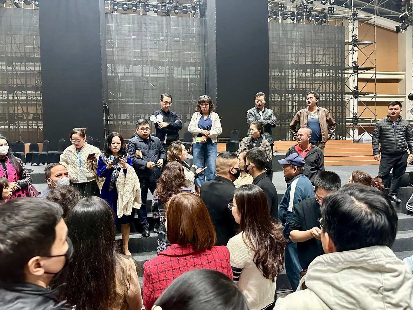 Show báo hủy khi khán giả đã đến địa điểm tổ chức khiến nhiều người ngỡ ngàng.