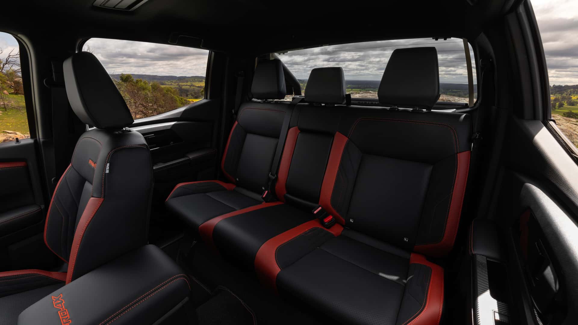 Đây là mẫu xe bán tải Nissan Navara hoàn toàn mới - 10