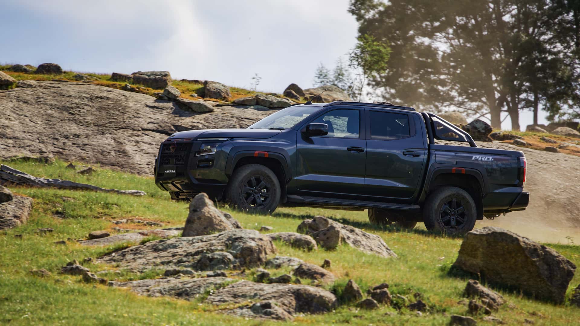 Nissan không chỉ thay logo, thế hệ thứ 4 của Navara đã trải qua quá trình thử nghiệm tại Úc.