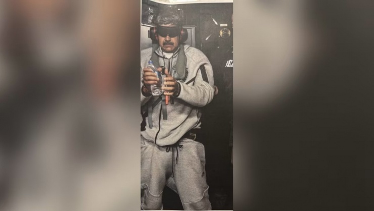 Ông Trump đăng tải hình ảnh Tổng thống Maduro bị bắt giữ trên tàu chiến Mỹ - 1