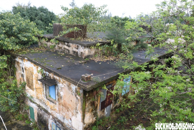 Trong giai đoạn này, vua Minh Mạng cho xây thêm trên đài một tòa nhà gọi là Lầu Quan Hải nhằm giúp quân triều đình có tầm nhìn bao quát, kiểm soát mặt biển tường tận hơn.
