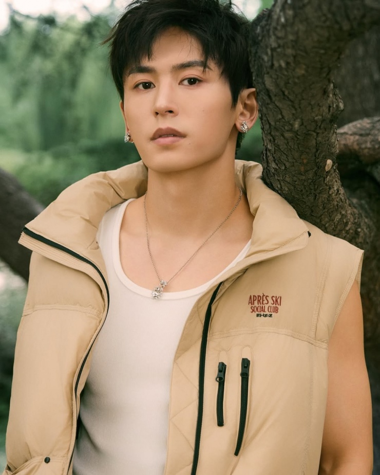 Trương Triết Hạn trong hậu trường thực hiện bộ ảnh. Video: Instagram nhân vật