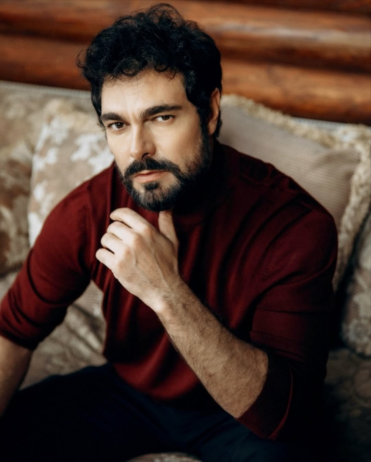 MV Derin Özledim của Halil İbrahim Ceyhan. Video: YouTube AGY Production