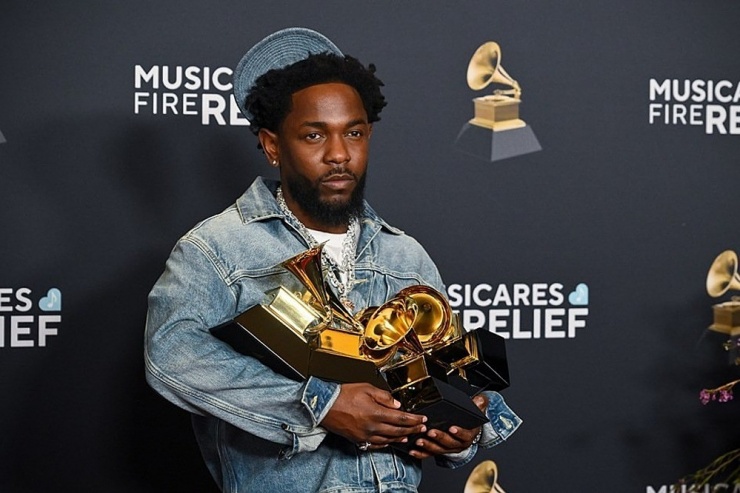 Kendrick Lamar và SZA biểu diễn bản hit luther tại Philadelphia, Mỹ, hồi tháng 5/2025. Video: YouTube/ FirsrRowConcert