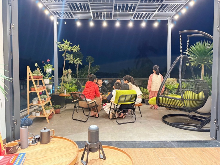 Vợ chồng anh Hoàng thấy thoải mái mỗi lần "trốn phố", có không gian thư giãn xanh mát, bình yên ở quê