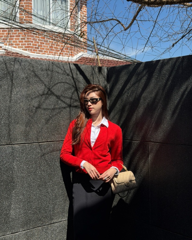 Thời trang vi vu đầu năm 'vừa ấm vừa tôn dáng' của sao Việt - 6