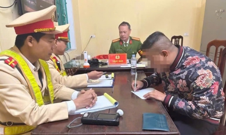 Tài xế Phạm Văn D. tại cơ quan Công an. Ảnh: CACC