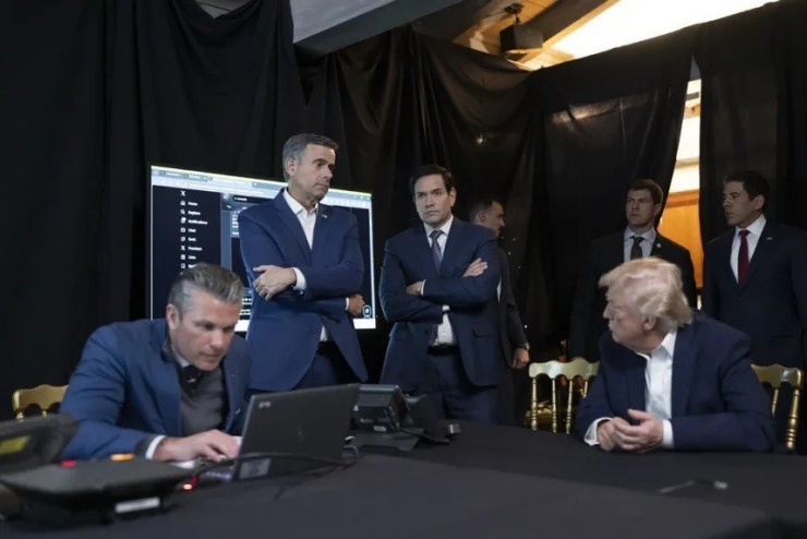 Bức ảnh này được Tổng thống Mỹ Donald Trump đăng lên nền tảng xã hội Truth Social dường như cho thấy các hoạt động cho chiến dịch tấn công ở Venezuela. Ảnh: Truth Social.