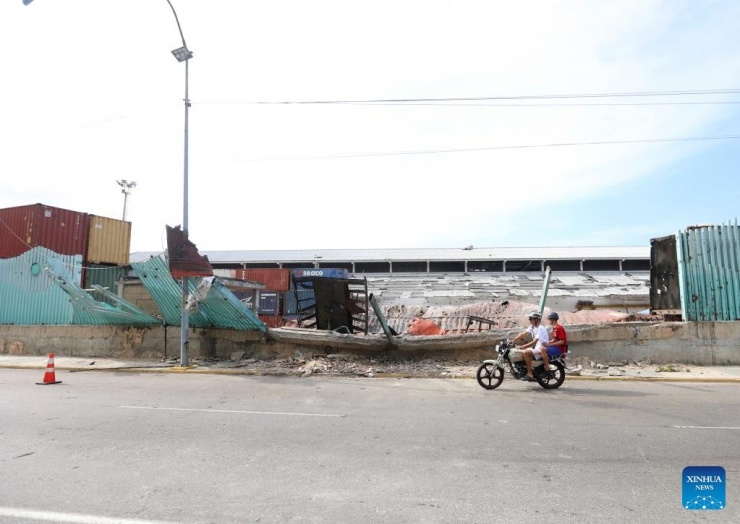 Bức ảnh này chụp ngày 3/1/2026 cho thấy thiệt hại do cuộc không kích gây ra tại cảng La Guaira, Venezuela. Quân đội Mỹ phát động một loạt cuộc tấn công chống lại Venezuela vào sáng sớm cùng ngày, bắt giữ Tổng thống Venezuela Nicolas Maduro và đưa vợ chồng ông tới Mỹ. Ảnh: Xinhua.