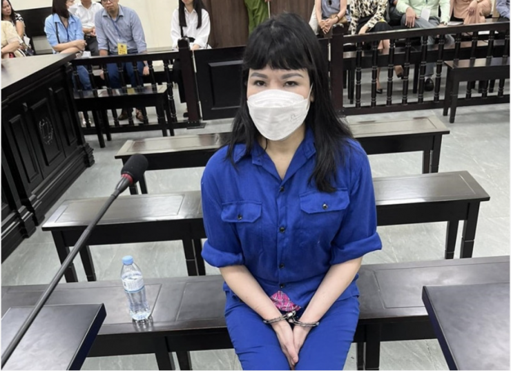 Bị cáo Vũ Thị Thu Nhung trong một phiên tòa tại Hà Nội, năm 2025.