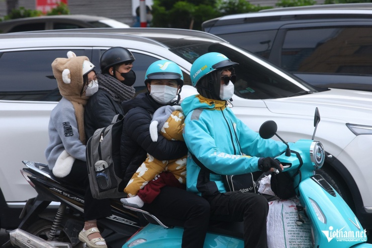 Kết thúc kỳ nghỉ Tết Dương lịch, người dân ùn ùn trở về Hà Nội - 10