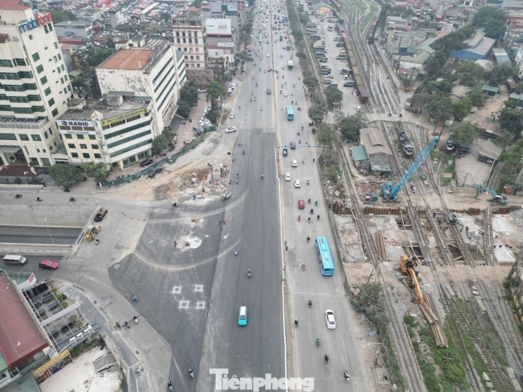 Công trường thi công hầm chui Vành đai 2,5 qua nút giao Giải Phóng - Kim Đồng những ngày nghỉ Tết Dương lịch.
