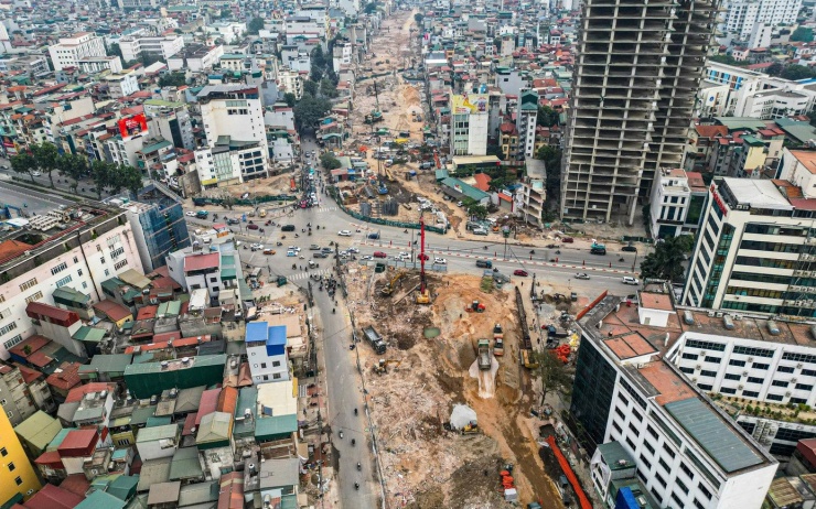 Công trường Vành đai 1 đoạn Hoàng Cầu - Ô Chợ Dừa tính đến ngày 4/1 đang được thi công tổng thể trên chiều dài 2,2 km.