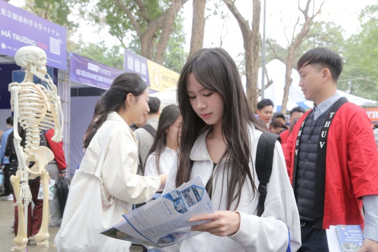 Theo các chuyên gia, thí sinh hoàn toàn yên tâm lựa chọn ngành học mới nhưng cần lưu ý phù hợp với bản thân. Ảnh: Tào Nga
