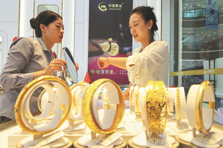 Giá vàng thế giới liên tục lập đỉnh trong năm 2025, các ngân hàng trung ương là lực mua chủ đạo. Ảnh: China Daily