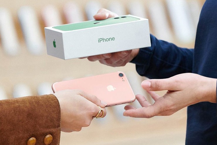 Đổi điện thoại cũ tại cửa hàng: nhanh gọn nhưng cái giá không nhỏ.