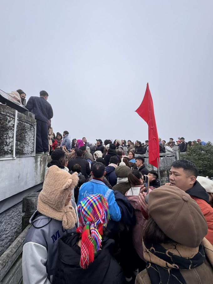 Cột cờ Lũng Cú ngày 2/1. Ảnh: Hoàng Diệu Đế