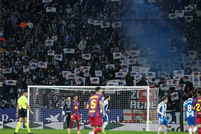 Các fan Espanyol đã được chuẩn bị sẵn để công kích Joan Garcia suốt trận