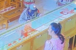 Nghi phạm cướp tiệm vàng ở chợ Nhân Cơ vừa bị bắt khi chuẩn bị vượt biên
