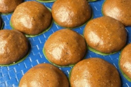 Thức quà Tuyên Quang chế biến từ quả cọ, giá chỉ từ 25.000 đồng/hộp, vào mùa 'cháy' hàng