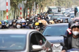 Kết thúc kỳ nghỉ Tết Dương lịch, người dân ùn ùn trở về Hà Nội