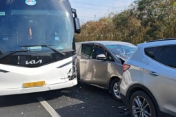 7 ô tô tông liên hoàn trên cao tốc Phan Thiết – Dầu Giây, ùn tắc kéo dài 6km