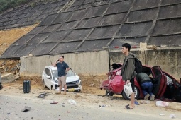 11 ôtô tông liên hoàn trên cao tốc La Sơn - Hòa Liên